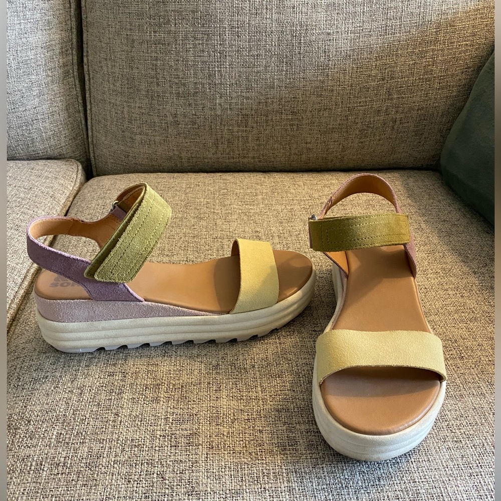 Sorel sandals size 9